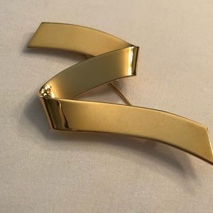 Vintage Monet Goldtone ZigZag Pin